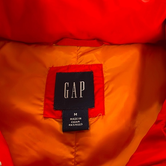 Gap Red puffer jacket vest. - Picture 5 of 5